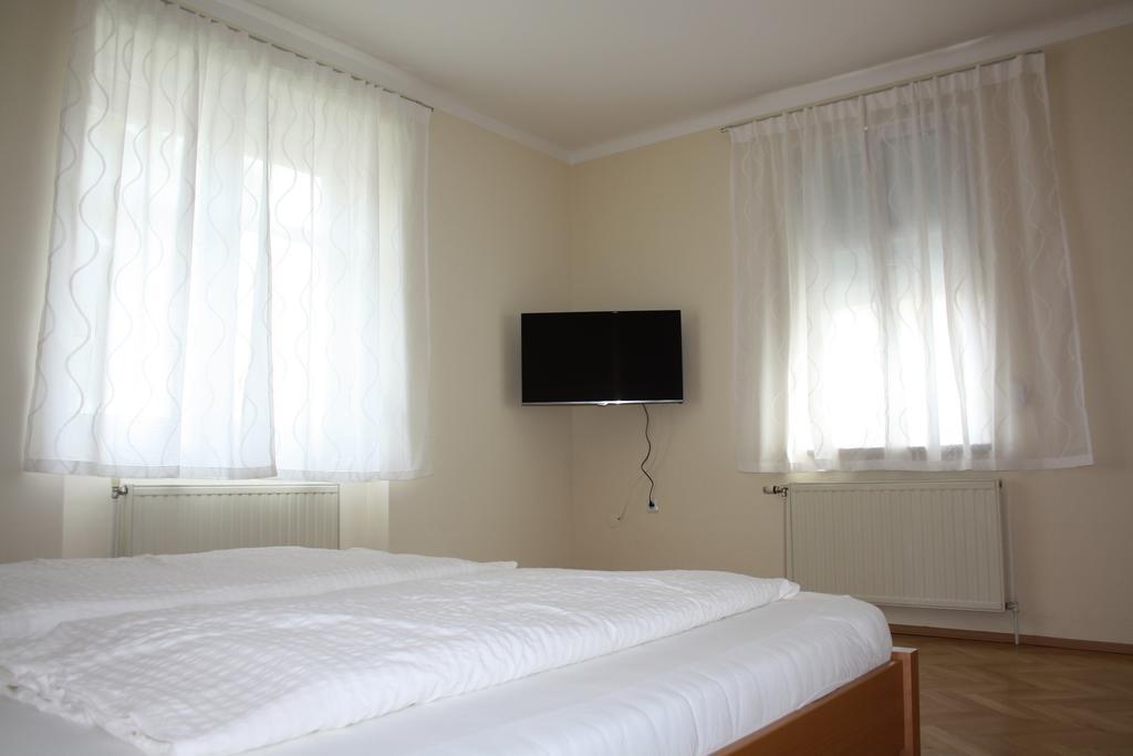 Villa Sonnenschein Laa an der Thaya Habitación foto