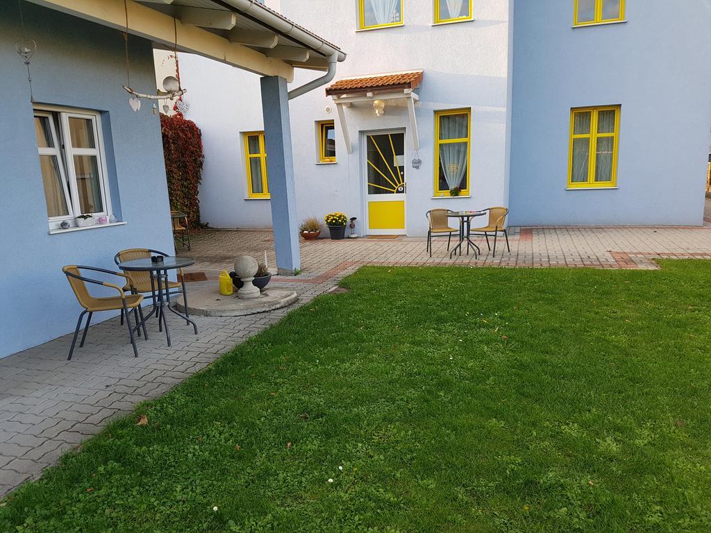 Villa Sonnenschein Laa an der Thaya Exterior foto